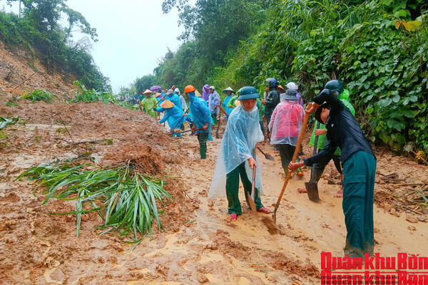 Bộ Chỉ huy Quân sự thành phố Huế: Khẩn trương khắc phục sạt lở tại thôn Pâr Ay