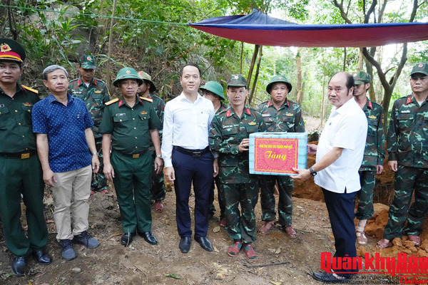 Lãnh đạo Thành phố Huế kiểm tra và động viên Đội 192