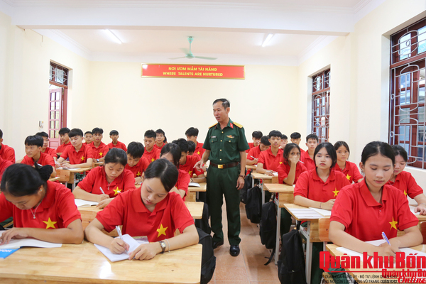 Quân khu 4: 160 học sinh Phân hiệu 2 Trường Thiếu sinh quân miền Trung bước vào năm học mới