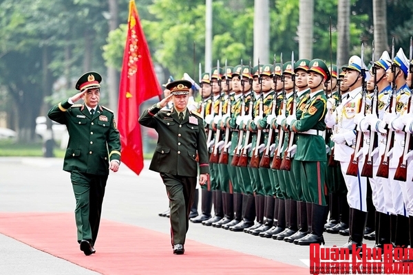 Đại tướng Phan Văn Giang chủ trì lễ đón Phó thủ tướng, Bộ trưởng Bộ Quốc phòng Lào