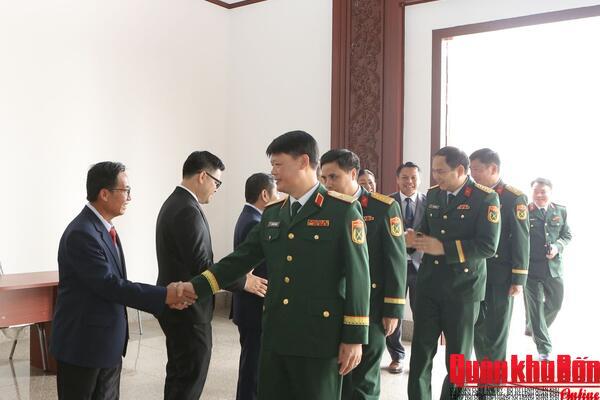 Quân khu 4 tăng cường quan hệ hữu nghị với tỉnh Viêng Chăn (Lào)