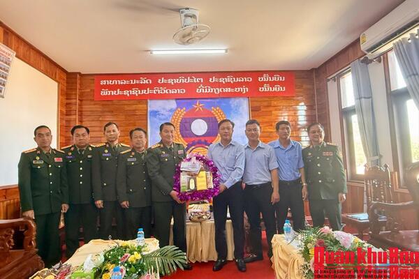 Bộ Chỉ huy Quân sự tỉnh Quảng Trị chúc mừng các đơn vị Quân đội nhân dân Lào nhân kỷ niệm 77 năm Ngày truyền thống