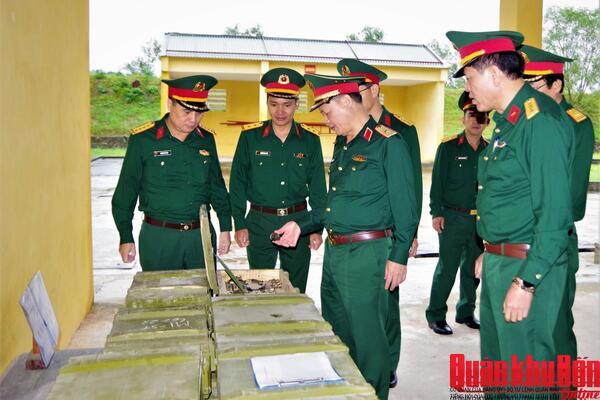 Thiếu tướng Hoàng Duy Chiến kiểm tra kết quả thực hiện nhiệm vụ tại Kho Kỹ thuật K2