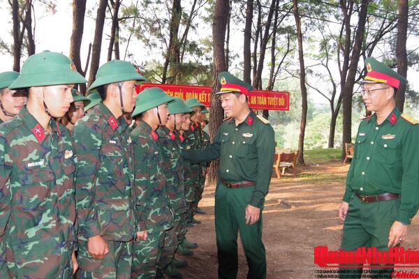 Hội Phụ nữ cơ quan Bộ Chỉ huy Quân sự thành phố Huế tổ chức chương trình đồng hành, động viên chiến sĩ mới