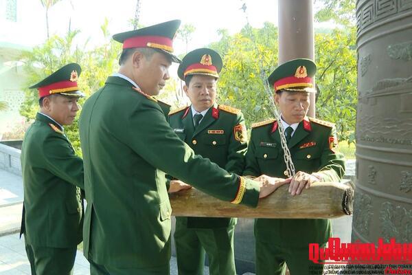 Bộ Chỉ huy Quân sự thành phố Huế tri ân các anh hùng, liệt sĩ nhân ngày truyền thống LLVT thành phố