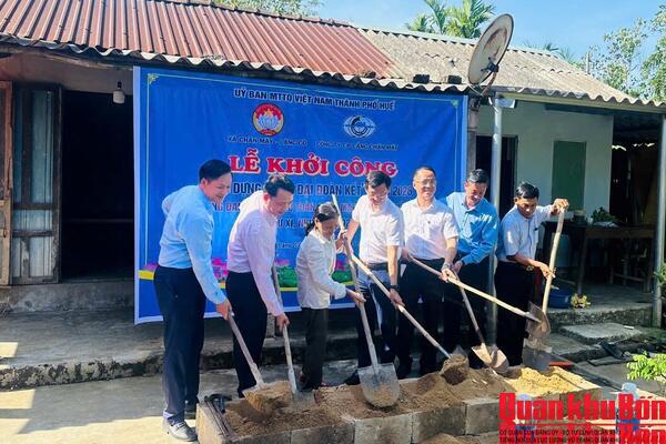 Ban Chỉ huy Quân sự xã Chân Mây - Lăng Cô chung tay hỗ trợ hộ cận nghèo xây dựng nhà mới