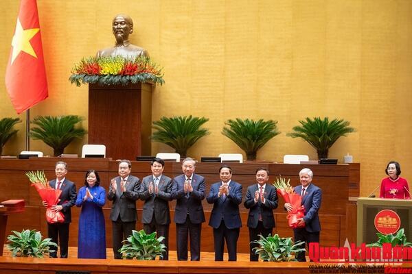 Đồng chí Đỗ Văn Chiến được bầu giữ chức Phó chủ tịch Quốc hội