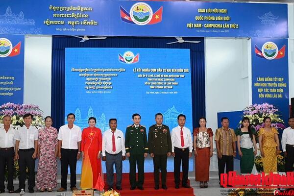 Kết nghĩa cụm dân cư hai bên biên giới Việt Nam - Campuchia