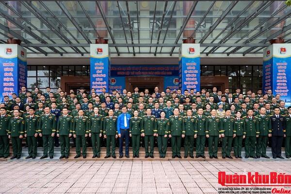 Đồng chí Tư lệnh, Chính uỷ Quân khu 4 dự Lễ tuyên dương Gương mặt trẻ tiêu biểu toàn quân năm 2025