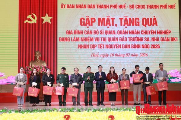 Bộ Chỉ huy Quân sự thành phố Huế tặng quà các gia đình quân nhân làm nhiệm vụ tại Quần đảo Trường Sa, Nhà giàn DK1