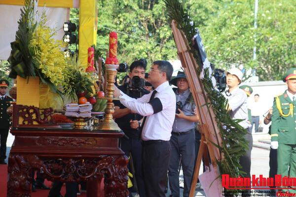 Thủ tướng Chính phủ Lê Minh Hưng dự Lễ truy điệu và an táng hài cốt liệt sĩ tại tỉnh Quảng Trị