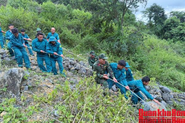 Đào móng xây nhà, phát hiện bom nặng 350kg còn nguyên kíp nổ