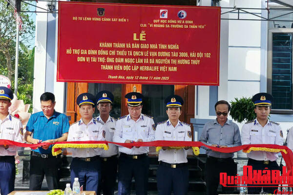 Bộ Tư lệnh Vùng Cảnh sát biển 1 tổ chức lễ khánh thành, bàn giao “Nhà tình nghĩa” cho quân nhân