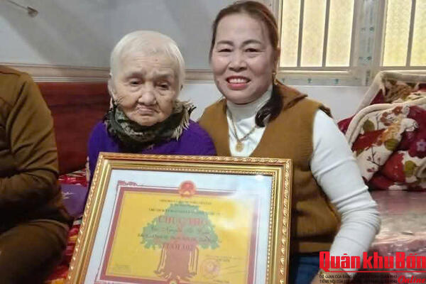 Mẹ Việt Nam anh hùng Nguyễn Thị Duân-ký ức còn mãi với thời gian