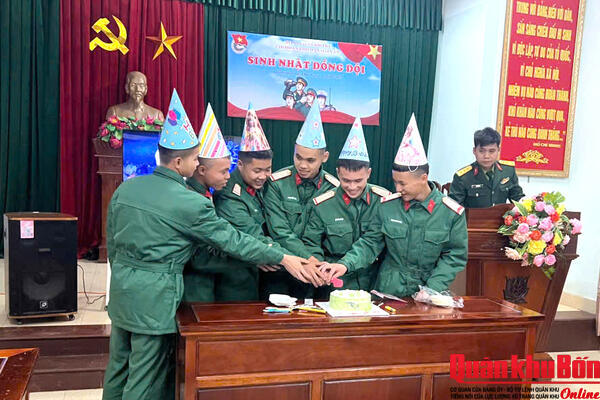 Ấm áp sinh nhật đồng đội ở Kho K1