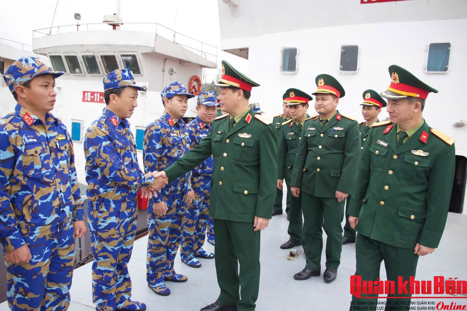 Thiếu tướng Hoàng Duy Chiến kiểm tra Lữ đoàn 654