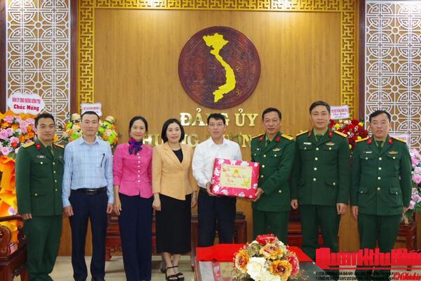 Bộ Chỉ huy Quân sự thành phố Huế chúc tết các địa phương, đơn vị trên bàn