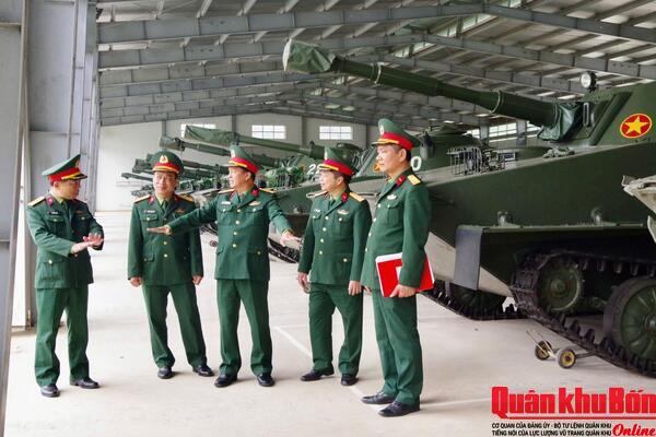 Quân khu 4 kiểm tra công tác huấn luyện tại Lữ đoàn Tăng - Thiết giáp 206