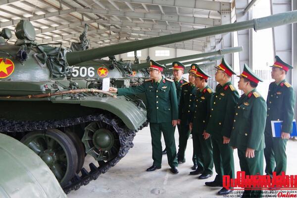 Quân khu 4 kiểm tra sẵn sàng chiến đấu, chúc Tết tại các đơn vị