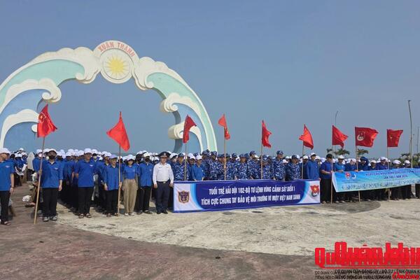 Hải đội 102 phối hợp ra quân làm sạch biển Xuân Thành, tuyên truyền chống khai thác IUU