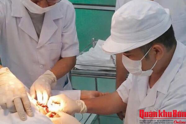 Bệnh xá Sư đoàn 324 phẫu thuật thành công ca u mỡ vùng chỏm vai trái