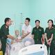 Thăm, động viên bệnh nhân Lào đang điều trị tại Bệnh viện Trung ương Huế