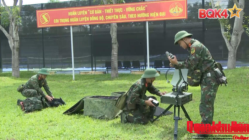 Phóng sự: HUẤN LUYỆN SÁT NHIỆM VỤ, LÀM CHỦ KHÍ TÀI THÔNG TIN LIÊN LẠC