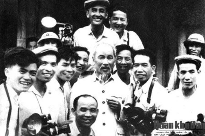 “Văn hóa nghệ thuật cũng là một mặt trận. Anh chị em là chiến sĩ trên mặt trận ấy”