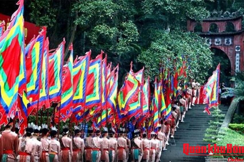 Hành hương về Đất Tổ cùng những bài thơ trường tồn theo năm tháng