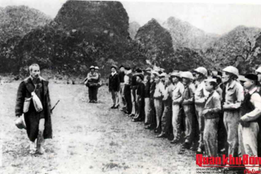 “Trùng trùng đoàn quân tiến bước theo con đường của Bác”