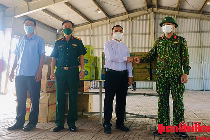 Bà con giáo dân, phật tử ở thị xã Kỳ Anh, Hà Tĩnh ủng hộ gần 120 triệu đồng phòng, chống dịch