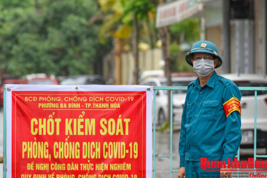 Lực lượng vũ trang thành phố Thanh Hóa phối hợp khoanh vùng dập dịch