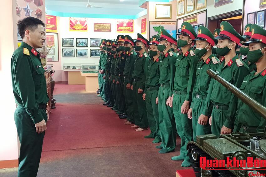 Rèn luyện, nâng cao bản lĩnh chính trị của Bộ đội Cụ Hồ trong tình hình mới