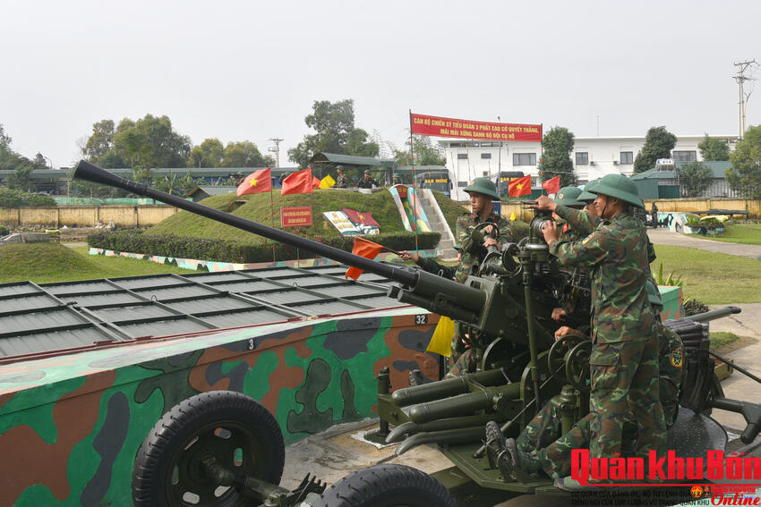 Phóng sự truyền hình: Tự hào người lính canh trời trên quê hương Bác