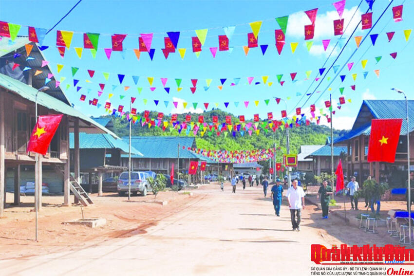 Xuân về trên đỉnh Pom Phai