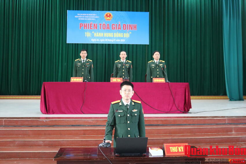 Tổ chức Phiên tòa giả định xét xử tội “Hành hung đồng đội”