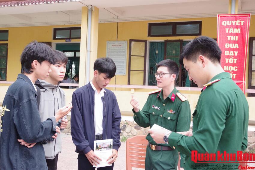 Học viện Hậu cần tuyên truyền, hướng nghiệp tuyển sinh quân sự tại tỉnh Thừa Thiên Huế