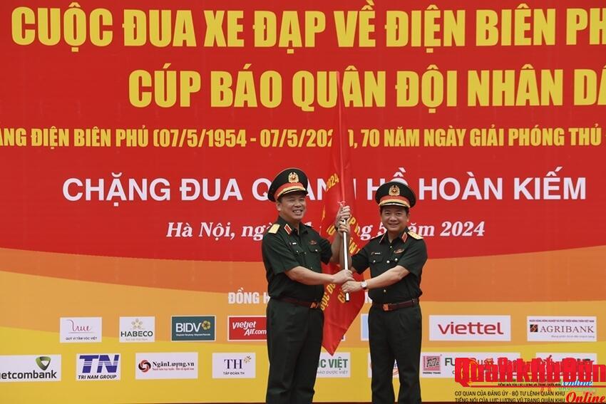 Khai mạc Cuộc đua xe đạp “Về Điện Biên Phủ-2024, Cúp Báo Quân đội nhân dân”
