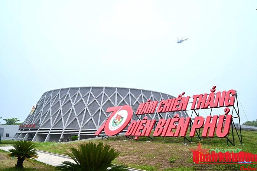 CẬP NHẬT Lực lượng vũ trang Quân khu 4 xem tường thuật trực tiếp Lễ kỷ niệm 70 năm Chiến thắng Điện Biên Phủ