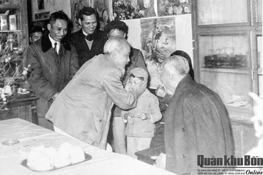 Mẩu chuyện về Bác Hồ và Anh hùng Dương Chí Uyển