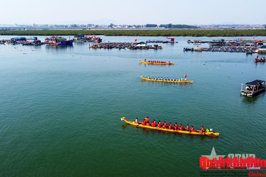 Tỉnh Thanh Hóa rộn ràng Lễ hội đua thuyền mừng Xuân