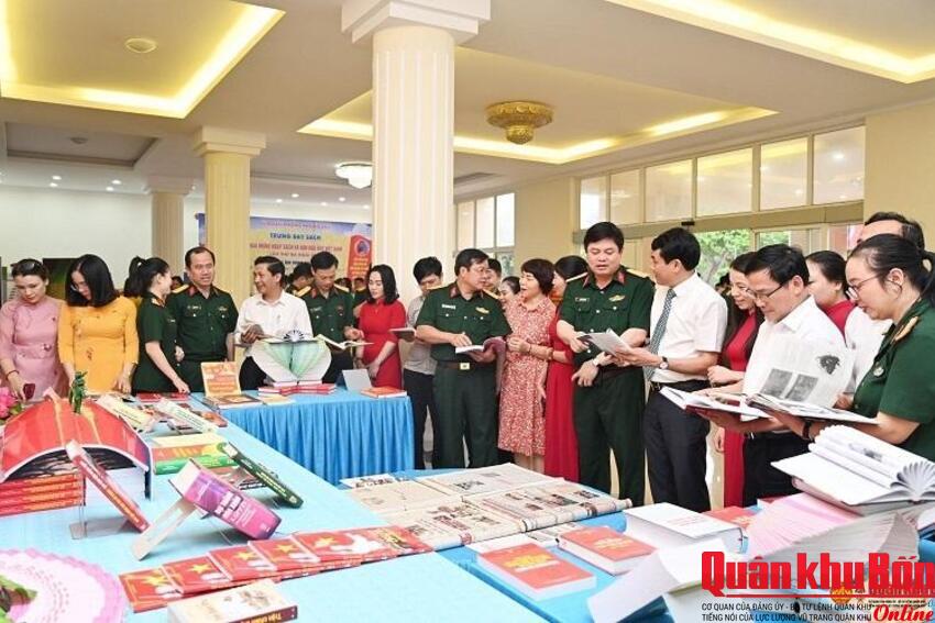 Bám sát cơ sở, đổi mới, sáng tạo, xây dựng đời sống văn hóa lành mạnh, phong phú cho bộ đội