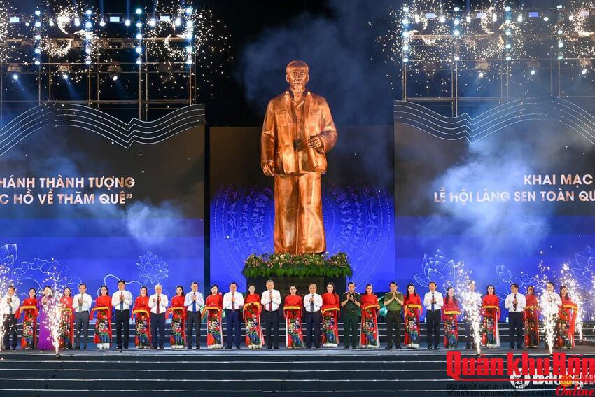 Tổ chức trang trọng Lễ khánh thành"Tượng 'Bác Hồ về thăm quê" tại Kim Liên, Nam Đàn, Nghệ An