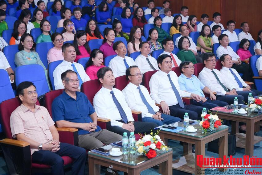 Công bố quyết định hợp nhất Báo Nghệ An và Đài Phát thanh - Truyền hình Nghệ An