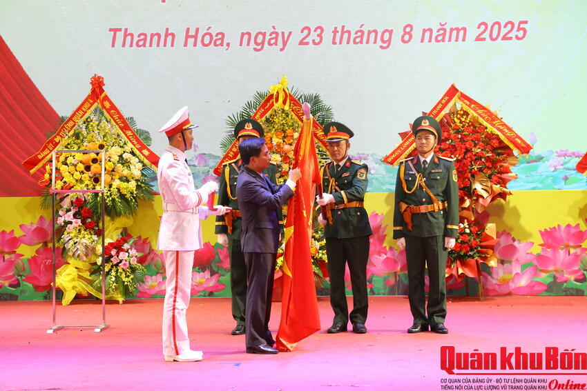 Lực lượng vũ trang tỉnh Thanh Hóa đón nhận Huân chương Bảo vệ Tổ quốc hạng Nhất
