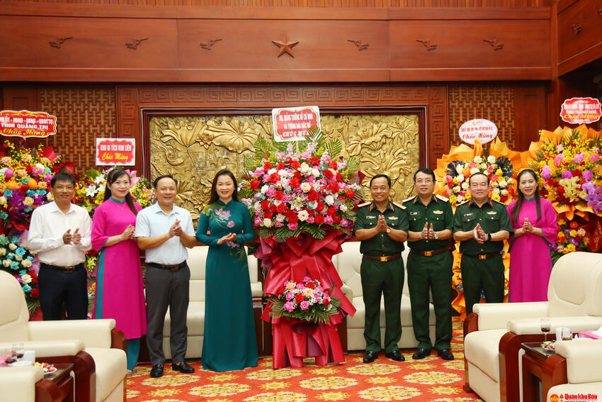 Khu di tích Kim Liên và Ban Quản lý dự án Quảng trường Hồ Chí Minh chúc mừng Quân khu 4