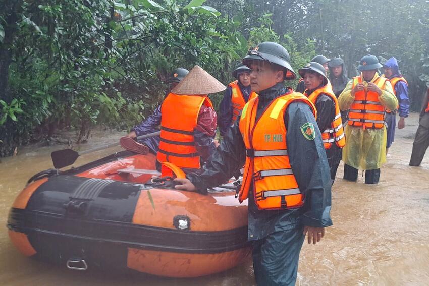 Thành phố Huế: Chủ động, ứng phó kịp thời sơ tán giúp dân trong mưa lũ