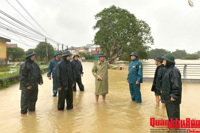 Ban Chỉ huy Phòng thủ khu vực 4 - Triệu Phong kiểm tra công tác ứng phó mưa lũ trên địa bàn