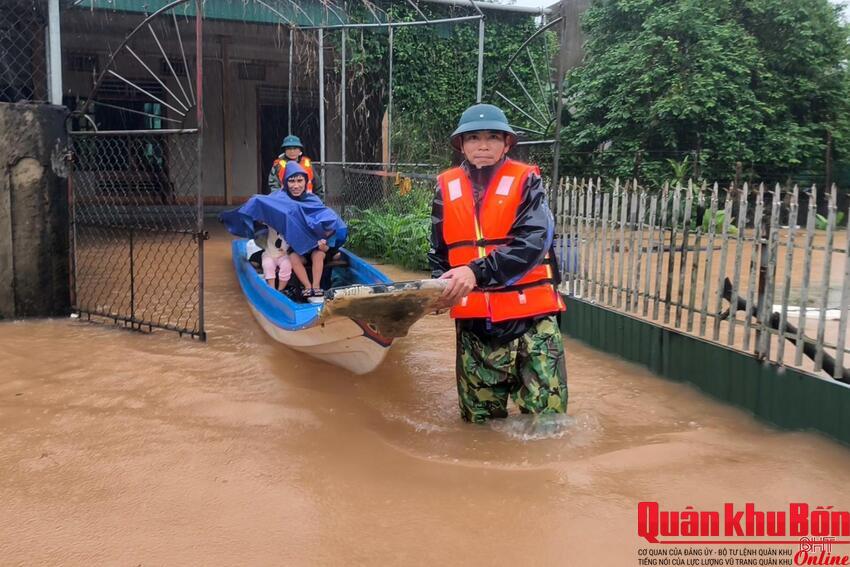 Mưa có nơi đến 900mm, gần 4.300 nhà dân ở Hà Tĩnh bị ngập lụt