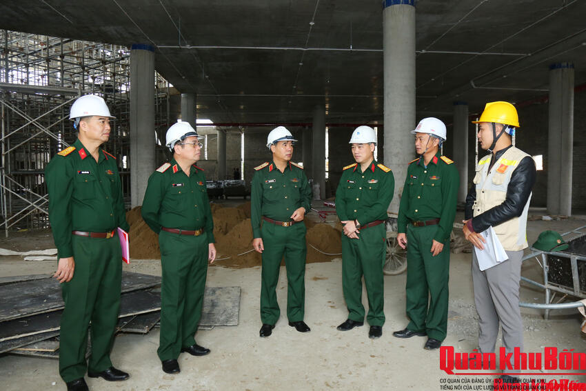 Cục Chính trị Quân khu 4 kiểm tra tiến độ xây dựng các công trình